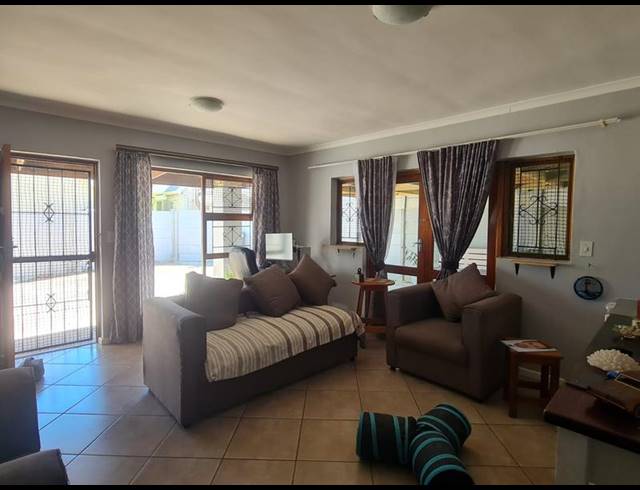 3 BEDROOM HOUSE FOR SALE IN ADMIRALS PARK